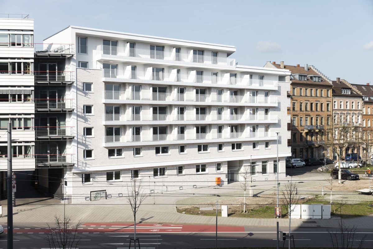 Blick auf die Fassade der Kapellenstraße in der Karlsruher Innenstadt.