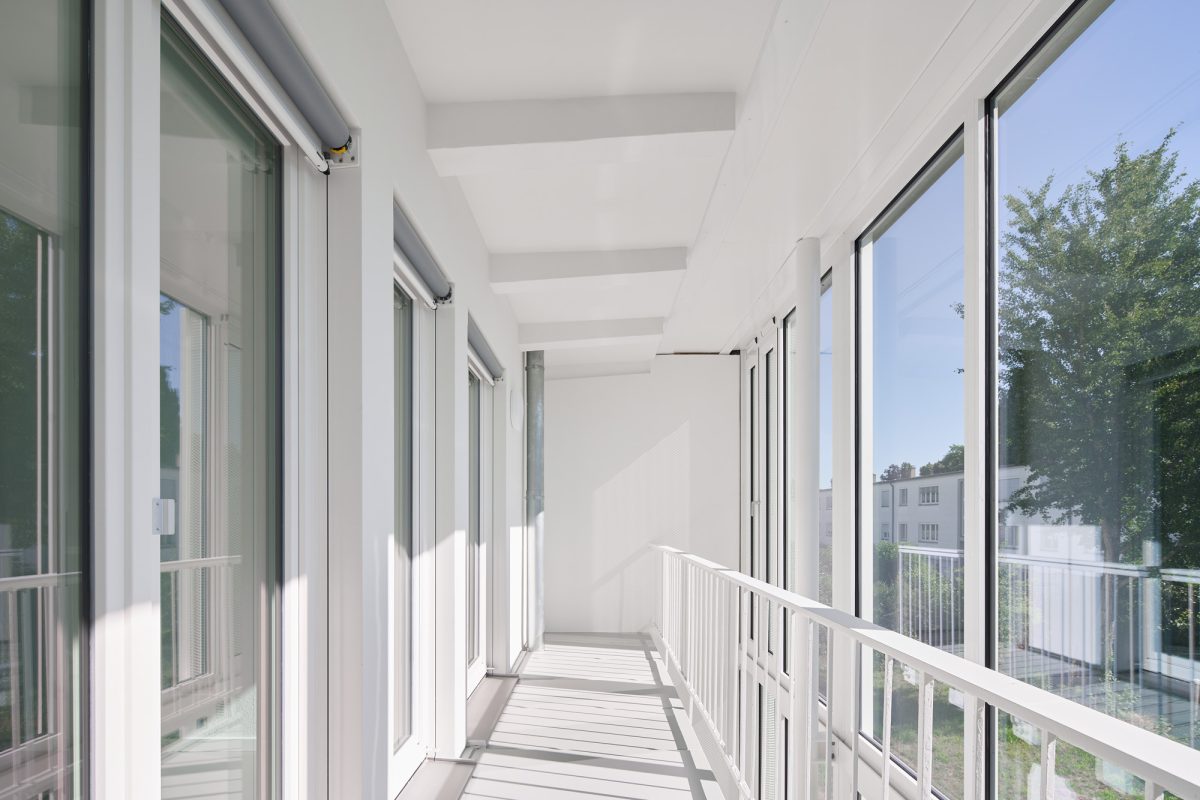 Balkon mit Glasfront im Falkenweg.