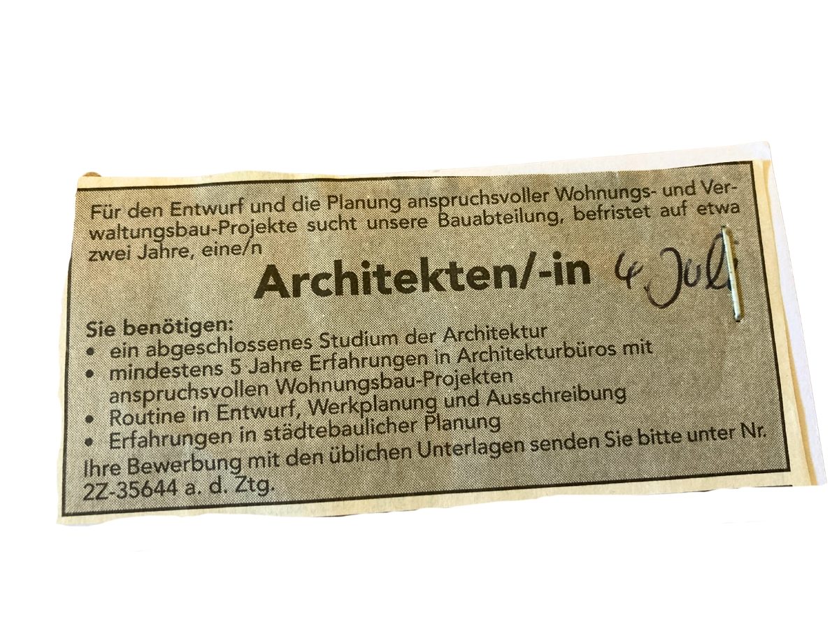 Stellenanzeige Architekten/-in ausgeschnitten aus einer Zeitung.